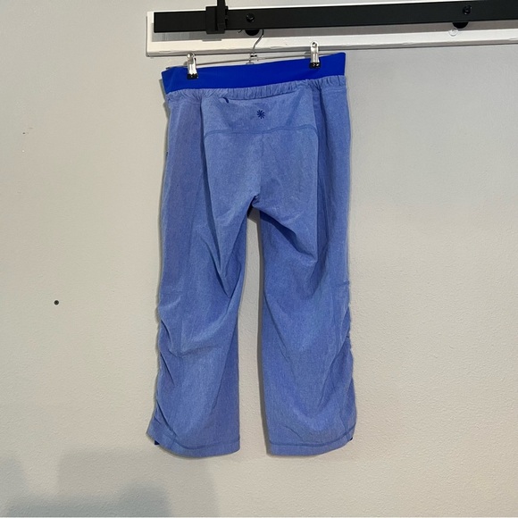 Athleta Allegro Capri Low Rise Pants Blue Size 2 Women’s Ruched Sides - Picture 4 of 9
